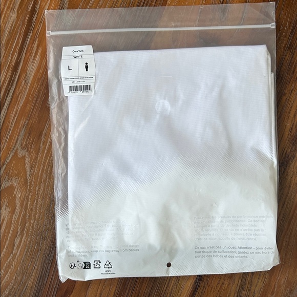 On Running White Core Tank L and NWT - Picture 3 of 3